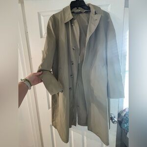 Classic tan vintage trench coat size 40 long